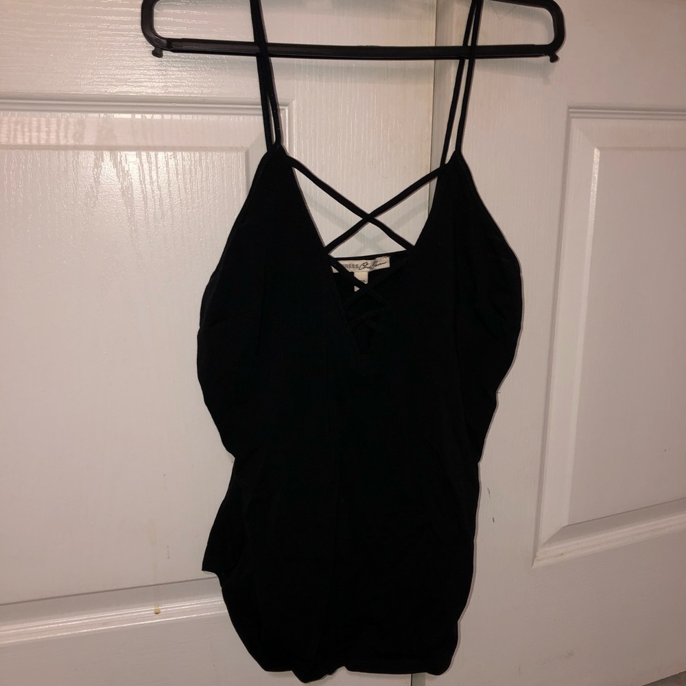 Criss cross black express top